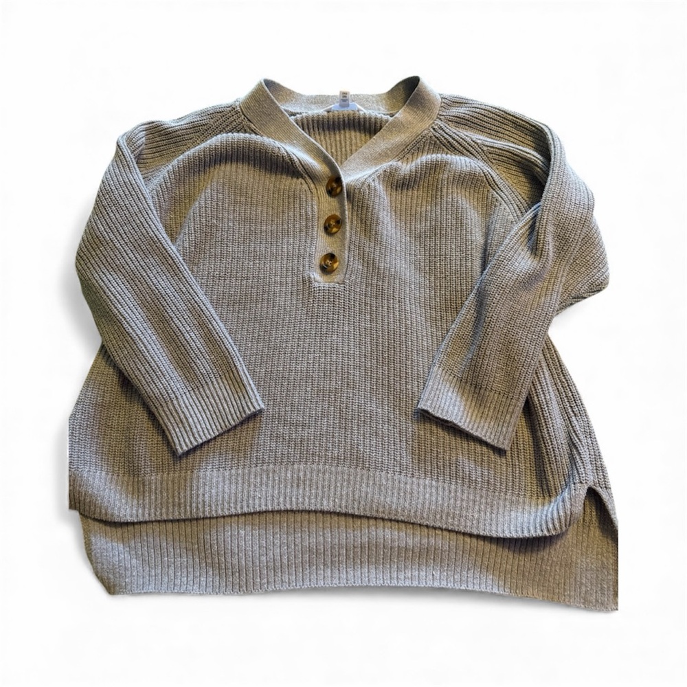 Time and Tru Women's Heather Gray Buttoned Sweater